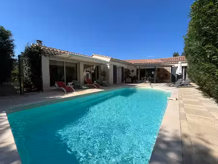 eyragues maison plain pied proche centre ville