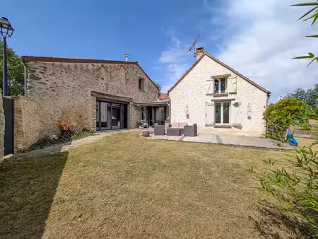 villa de 140m2 avec 3 chambres en vente à mareil-le-guyon