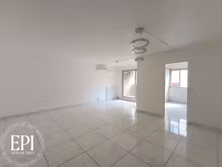 appartement t4 de 84 m2 au coeur du quartier du palais