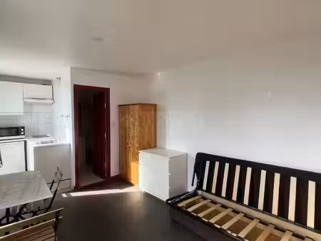 a proximité de la place de la loi - studio de 16m2