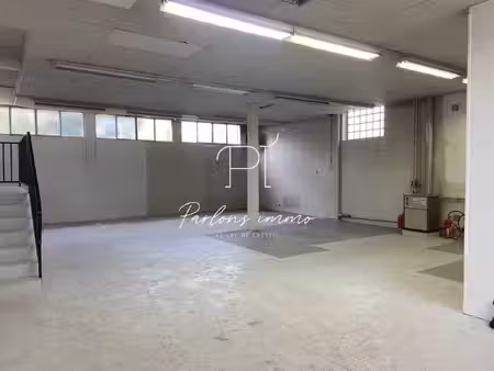 local professionnel de 138 m2 à louer idéal stockage  acti
