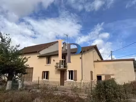 5 mn charlieu maison a renover