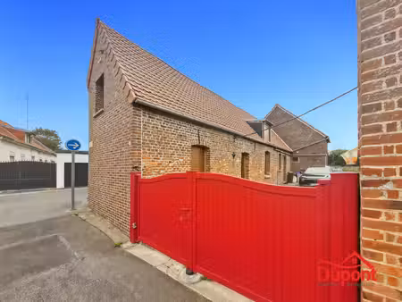 maison ancienne avec 2 chambres  jardin  stationnement et potent
