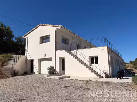 location maison t5 entièrement meublée avec piscine  grandes terrasses et 10 000 m² de ter