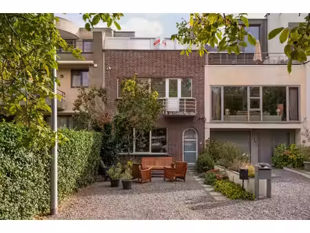 karaktervolle renovatiewoning aan het water in mechelen  met zonnig balkon en privétuin na