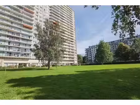 lumineux appartement avec terrasse sud et vue dégagée