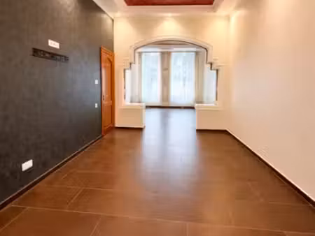 appartement 4 chambres + cour
