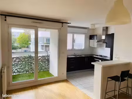 2 pièces 47m2 cuisine équipée + balcon + parking + cave