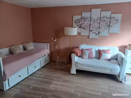 confortable studio meublé avec piscine