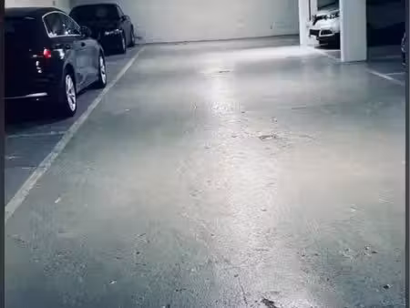 place de parking à louer dans immeuble