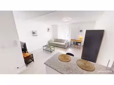 studio 1 pièce 28 m²