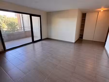 appartement t2 54m2 résidence sécurisée