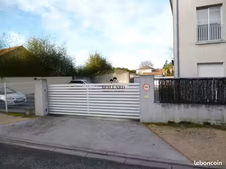 parking/box 1 m² pau