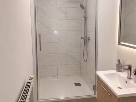 à louer maison 2 chambres avec petite courette