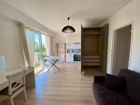 location meublée appartement 1 pièce 23 m² à tours (37000)  570 €