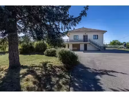 maison sur sous sol studio indépendant et piscine