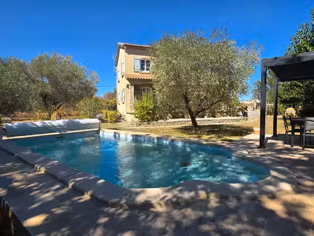 maison avec piscine et terrain plat de 1630 m²