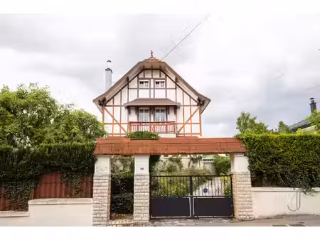 vittel villa / 5 chambres / 172m2 / jardin et garage