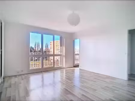 appartement - 4ème étage - 2 pièces - 45.34 m2 - non meublé - parking - cave