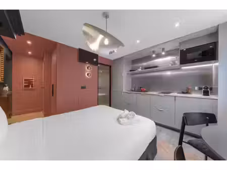 studio rénové par architecte derrière le parc darcy