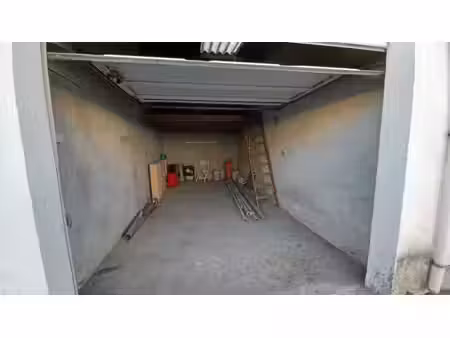a vendre  garage avec électricité