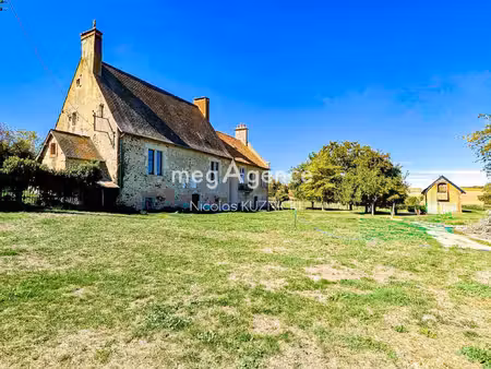 corps de ferme de 200m² sur 4380m² de terrain - nombreuses dépendances
