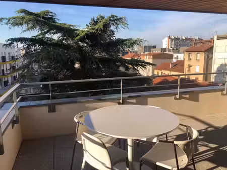 location appartement 4 pièces 70 m² à villeurbanne (69100)