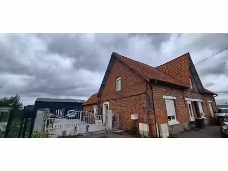 spécial investisseur : immeuble comprenant 4 logements loués à lestrem  rentabilité 8 80%
