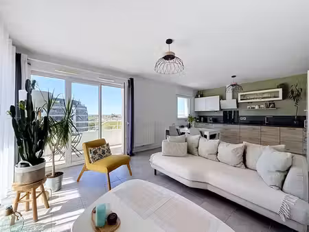 talence – un t3 lumineux avec grand balcon d’angle  dans un secteur recherché.