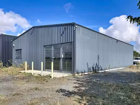 local d'activité à vendre à saint jean de beugné - 150 m² environ