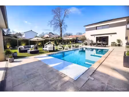 maison familiale 2016 avec piscine et jardin  proche de toutes commodités