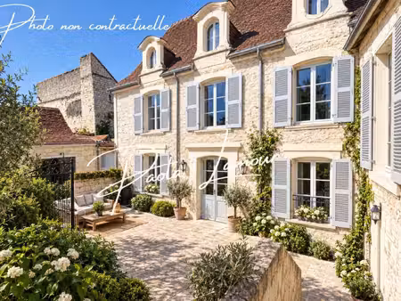 très bel hôtel particulier du xvii ème idéalement situé