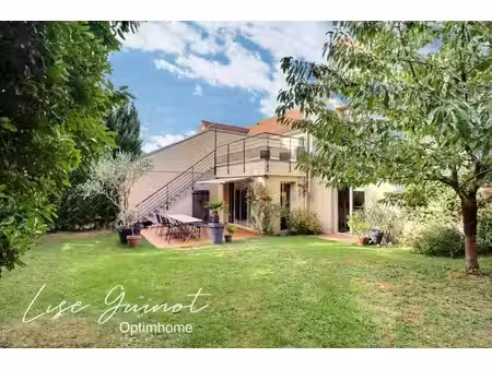 maison familiale - jardin intime - très bon état