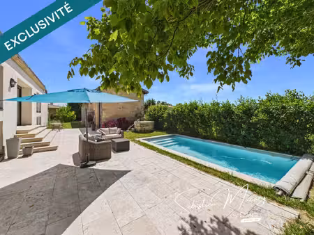 maison en pierre avec piscine et dépendances