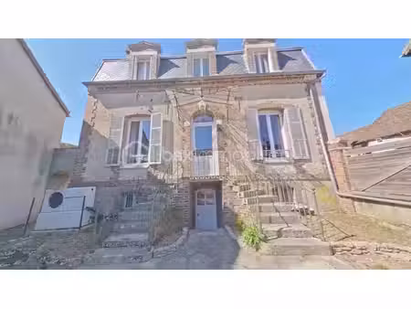maison bourgeoise de 150 m² avec sous-sol semi enterré sur 538 m² de terrain