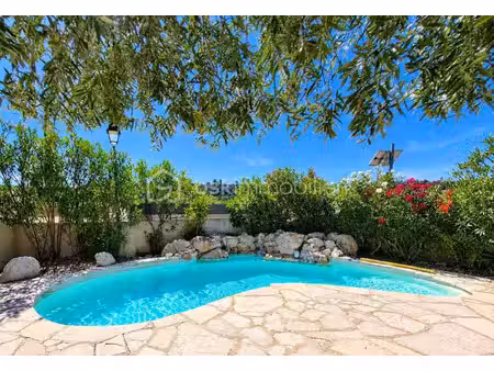 magnifique villa 4 faces - 3 chambres - bureau - piscine - jaccuzi - parkings