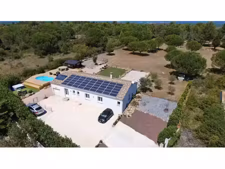 villa de plain-pied de 158 m² avec studio  piscine et 1 5 hectare de terrain