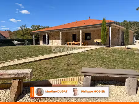maison de plain-pied  piscine  garage  jacuzzi à 20 minutes de vichy