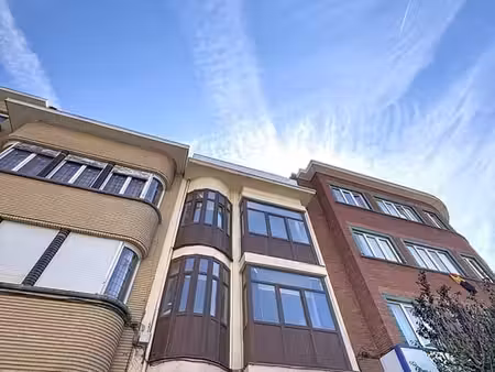 appartement 1ch-73m2 idéalement situé. a rénover