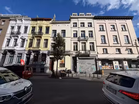 porte de hal / beau studio rénové de 35m²