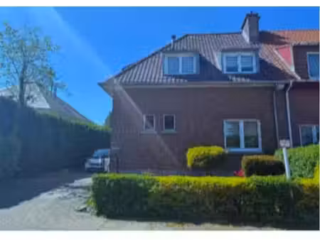à louer–charmante maison semi-ouverte avec jardin