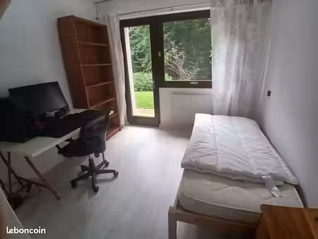 loue chambre meublée