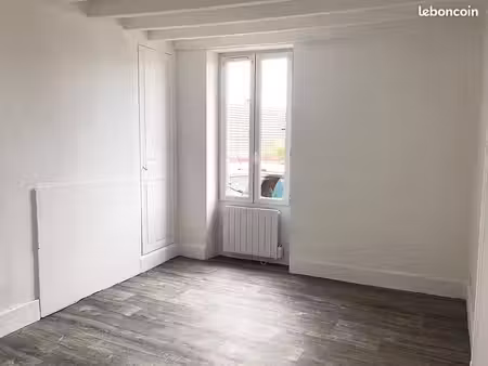 à louer f2 avec cour et garage