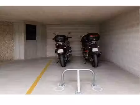 parking moto scooter 2 roues