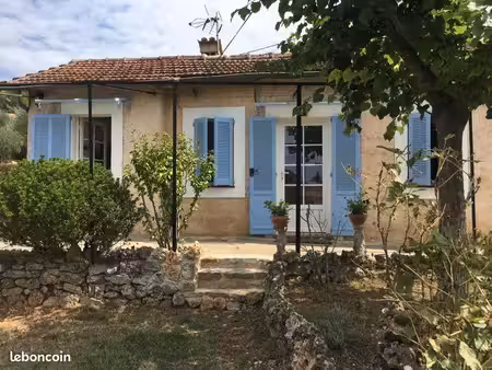 petite maison provençale à louer (1 seule place de parking)