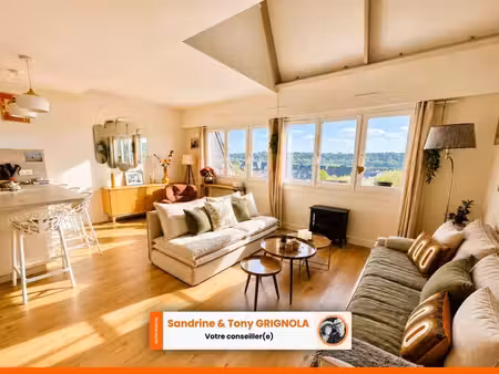 élegant duplex de 107 55 m² entierement renove  avec piscine  espaces verts  parking prive