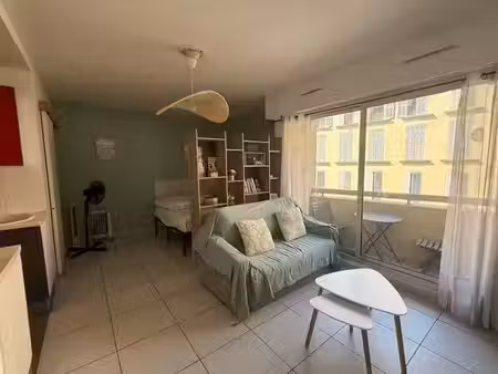 location appartement 1 pièce 28 m² à hyères (83400)