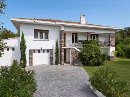 vente maison 9 pièces  200.00m²  cambo