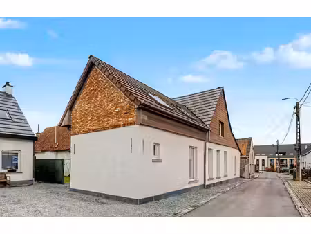 instapklare charmante woning met zonnige binnentuin en garage.
