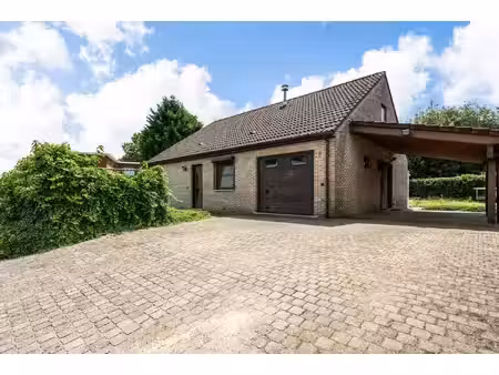 vrijstaande laagbouwwoning met zonnige tuin en uitbreidingsmogelijkheden in oelegem!